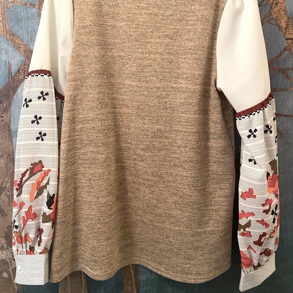Gorgeous Contrast Sleeve Top - Picture 2 of 6